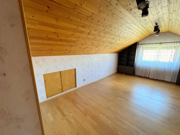 großes Zimmer DG