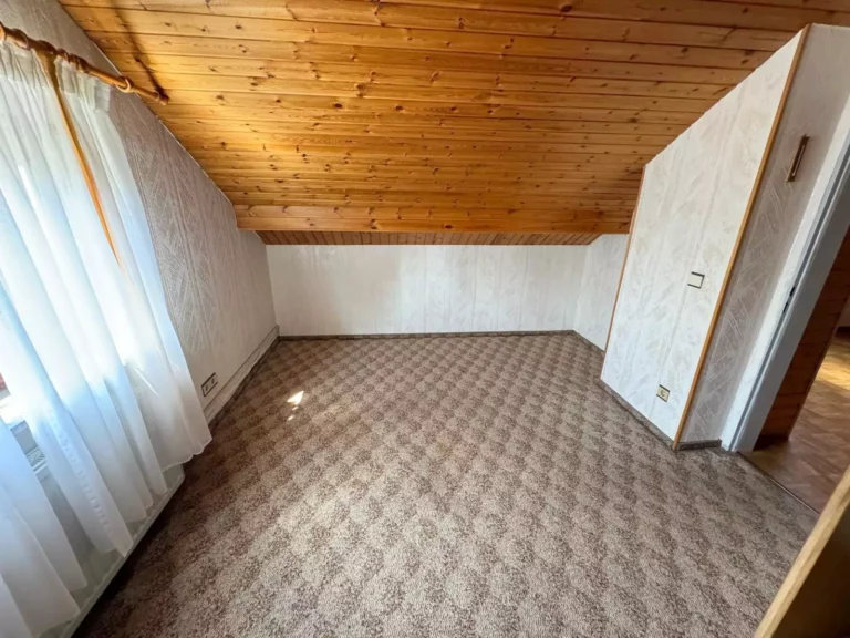 Schlafzimmer DG